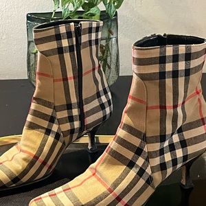 Burberry size 7 ankle boots